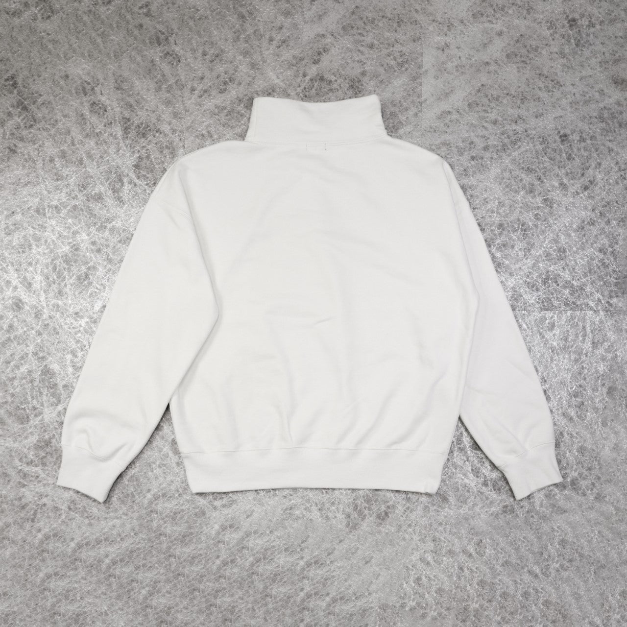 MOCK NECK SWEATSHIRT / WHITE