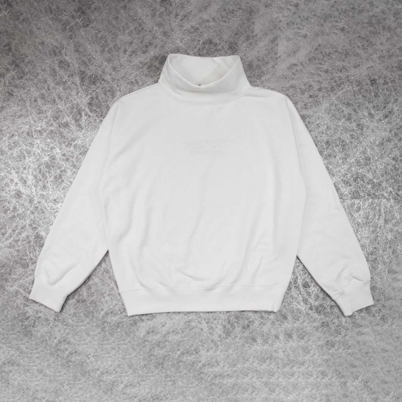 MOCK NECK SWEATSHIRT / WHITE