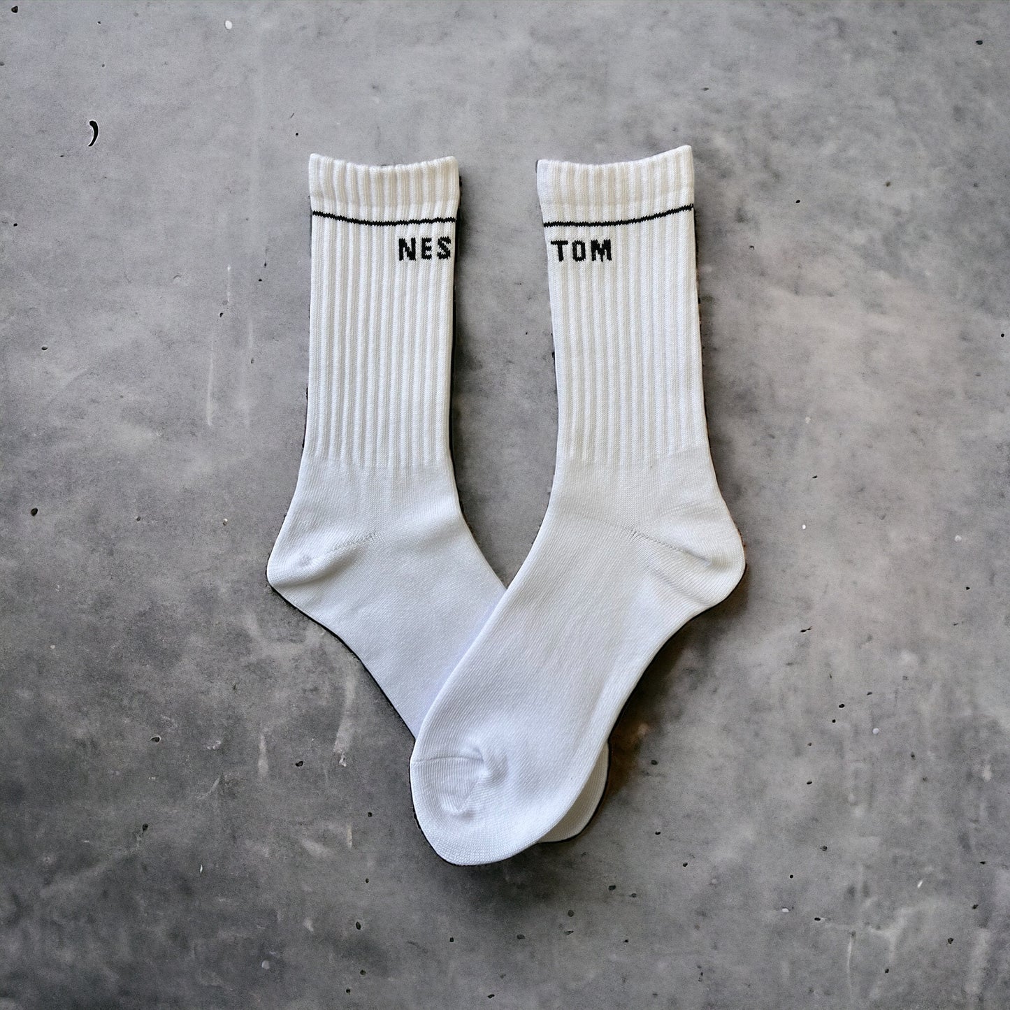 "NESTOM" LOGO SOX / WHITE